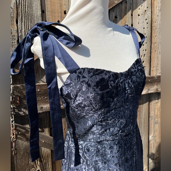 HOUSE OF HARLOW 1960 BLUE VELVET MINI DRESS NWT SIZE MEDIUM - Picture 2 of 5